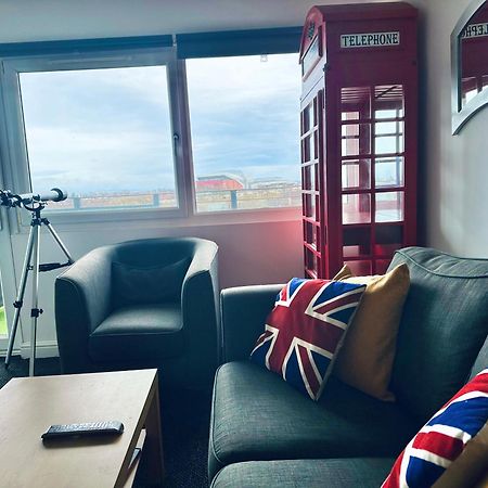 Unique View Of Anfield Stadium - Charming 2 Bedroom Apartment In Liverpool With Parking 외부 사진