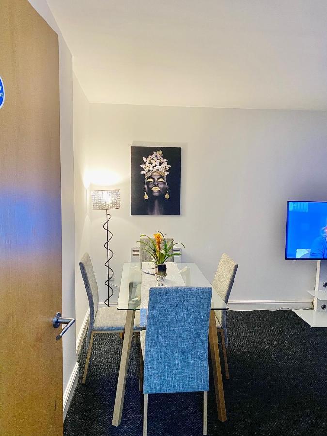 Unique View Of Anfield Stadium - Charming 2 Bedroom Apartment In Liverpool With Parking 외부 사진