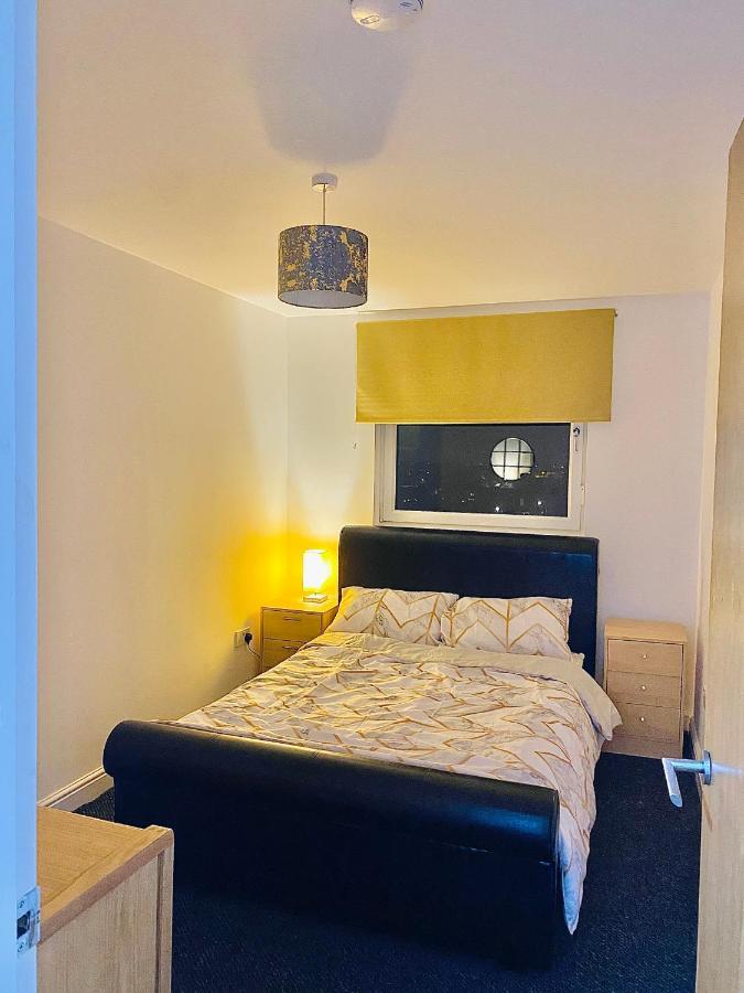 Unique View Of Anfield Stadium - Charming 2 Bedroom Apartment In Liverpool With Parking 외부 사진