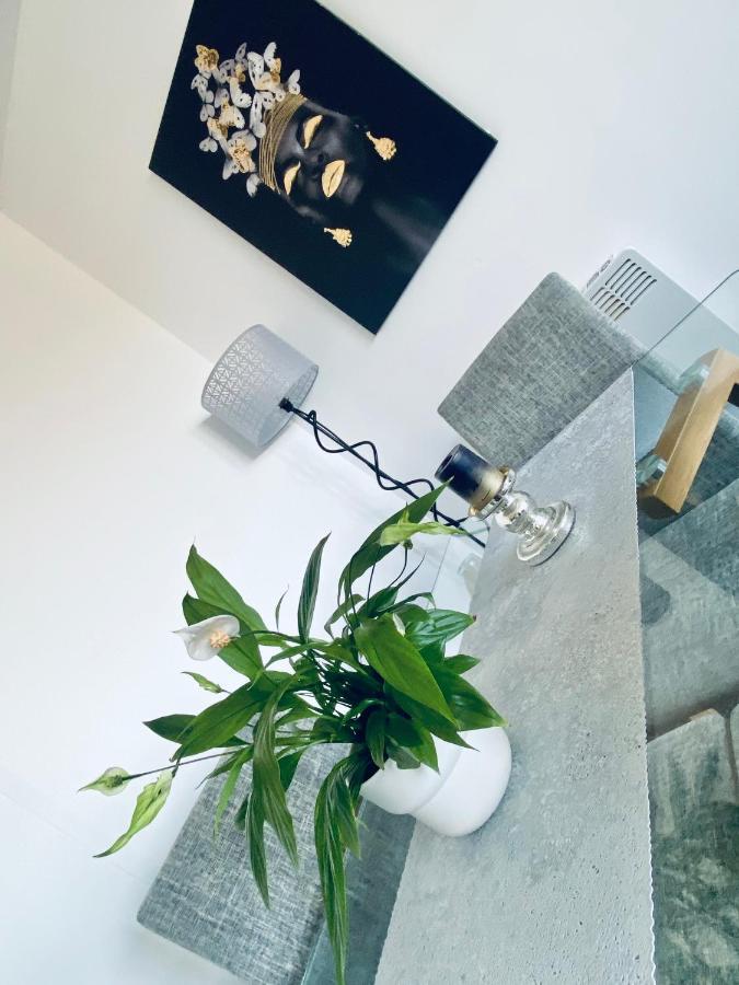 Unique View Of Anfield Stadium - Charming 2 Bedroom Apartment In Liverpool With Parking 외부 사진