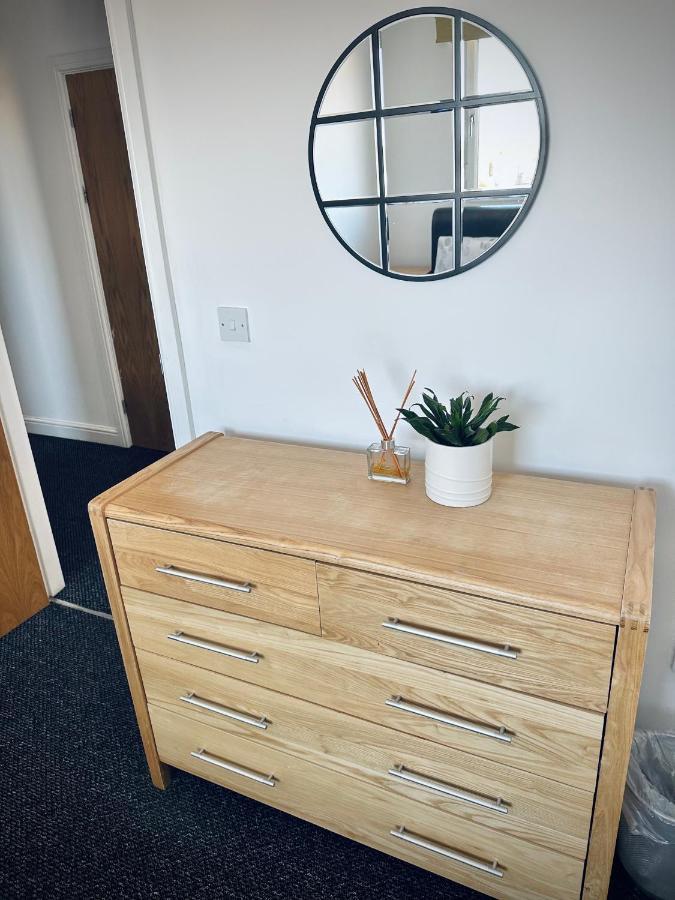 Unique View Of Anfield Stadium - Charming 2 Bedroom Apartment In Liverpool With Parking 외부 사진